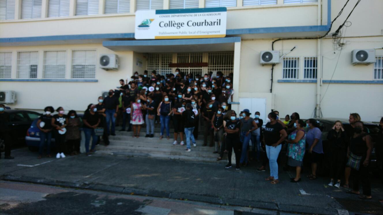 Une manifestation contre la violence à l’école à PointeNoire